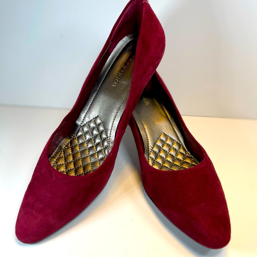 New Easy Spirit Deep Red Pumps